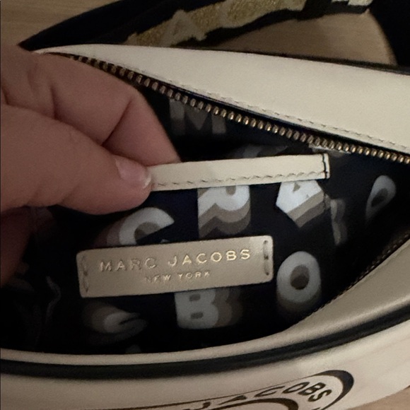 Marc Jacobs Black and Cream Logo Crossbody Bag - Picture 7 of 9